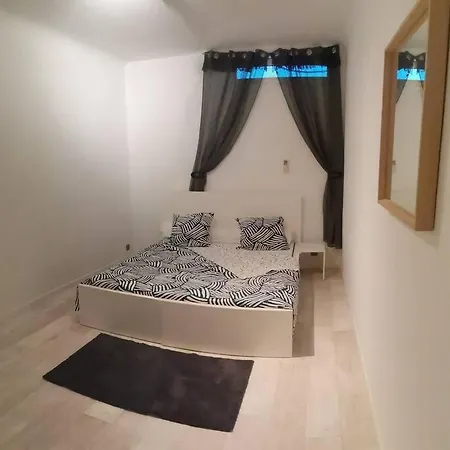 Cosy,calme A 2 Pas Du Centre De דירה מונבריסון