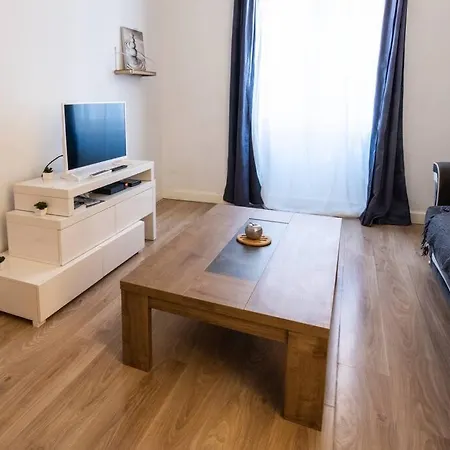 Cosy,calme A 2 Pas Du Centre De